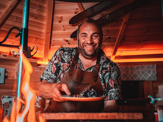 One of the UK’s original barbecue schools, Marcus Bawdon’s UK BBQ School in Devon has spent over a decade teaching thousands of people how to cook confidently outdoors.
